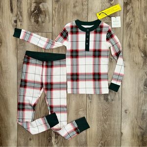 Hearth & Hand with Magnolia 

Kids' Holiday Plaid 2pc Pajama Set Green Red